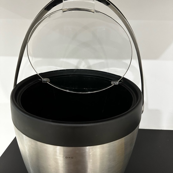 OXO LARGE CAPACITY FROSTED ST STEEL ICE BUCKET WITH ACRYLIC LID, EASY TO CARRY. - Picture 2 of 6